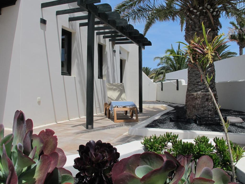Bungalow Goa Pool View, Playa Roca Residence Sea Front Access - Free Ac - Wifi Коста Тегисе Екстериор снимка